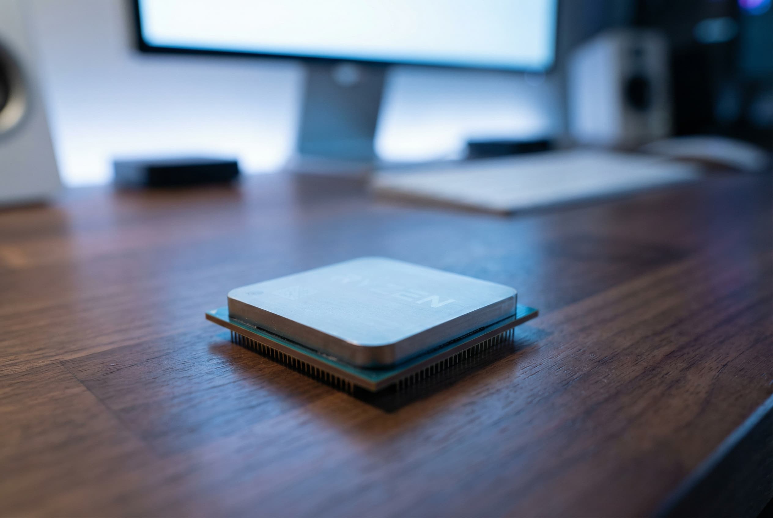 AMD aumenta participação em CPUs e desafia Intel