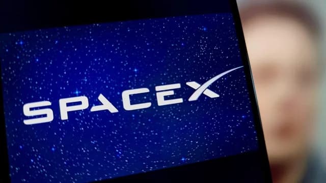 SpaceX presenta plan para lanzar un millón de satélites