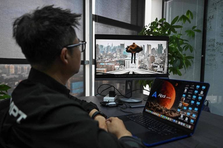 Alibaba e TikTok treinam IA fora da China para contornar restrições