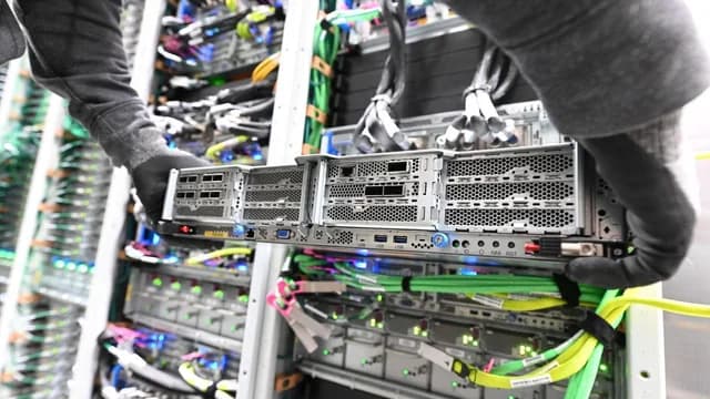 China enfrenta dilema por GPUs: mercado negro ou chips locais mais lentos