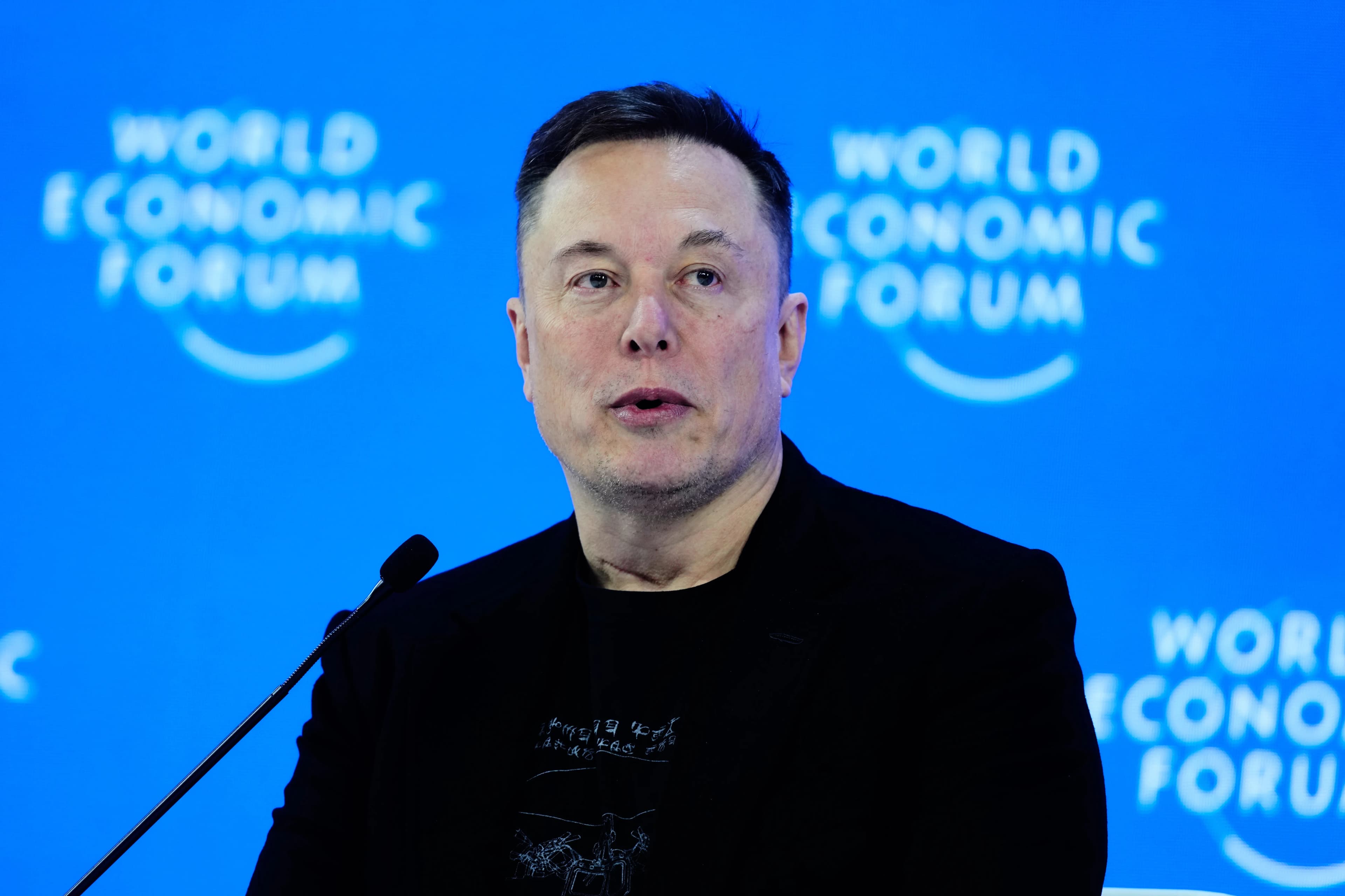 Elon Musk Surpasses $800 Billion in Net Worth