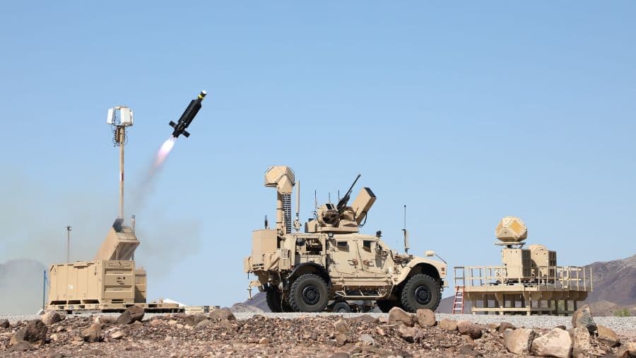 US Army testa sistema de laser montado em veículos contra drones